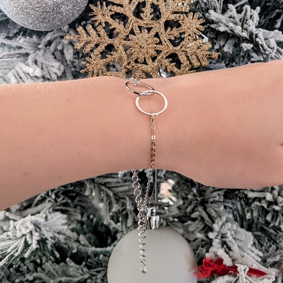 Interlocking Ring Bracelet - Picture 5 of 5